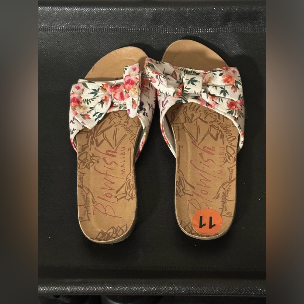 Little Girls Flowery Bow Sandals